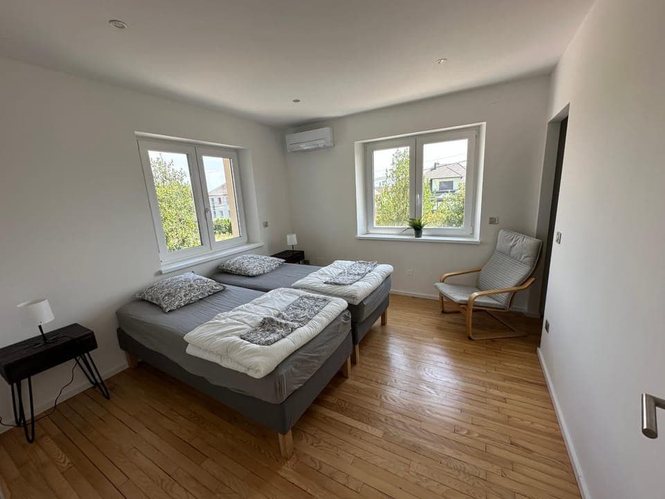 Bed, Photo of the whole room, Bedroom, internet, wardrobe, air conditioner