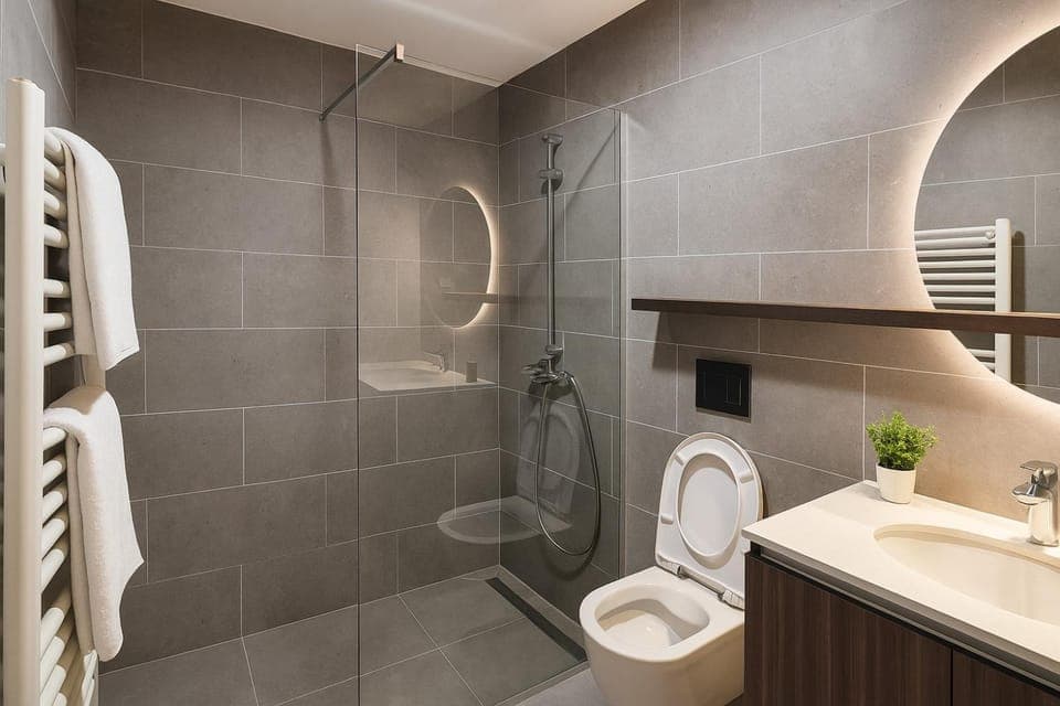 Toilet, Bathroom, towels