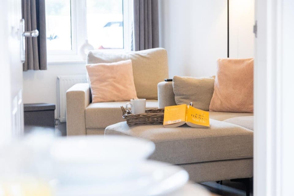 Living room, Seating area, Family