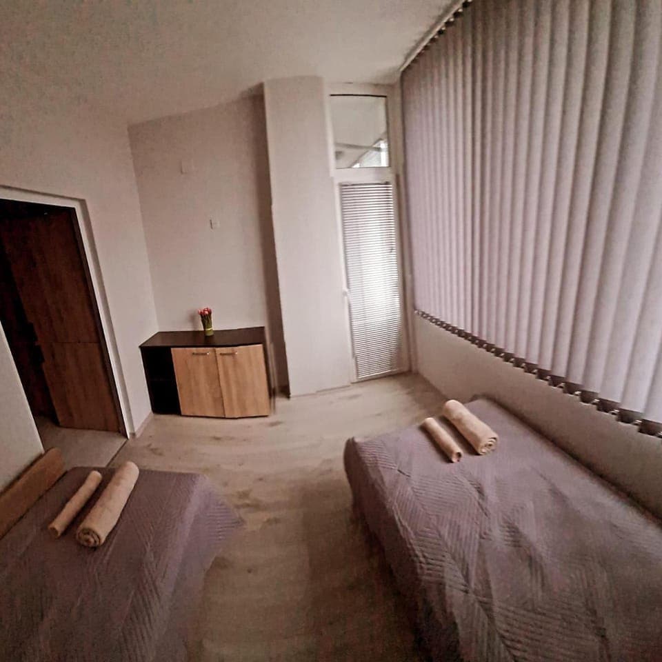 Bed, Photo of the whole room, towels