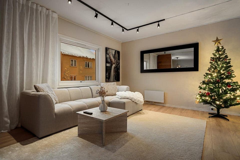 Communal lounge/ TV room, TV and multimedia, Living room, Seating area, Evening entertainment