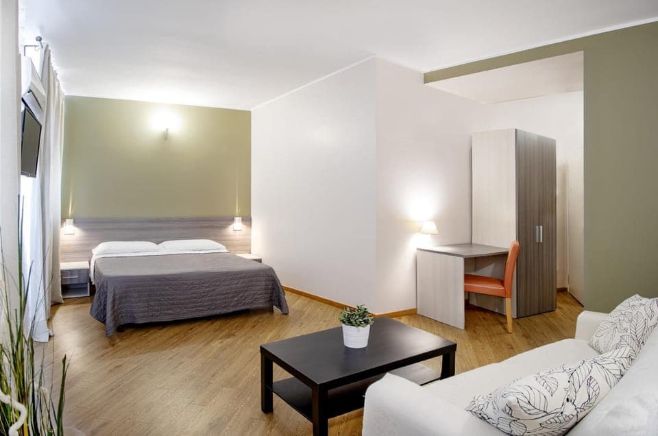 Photo of the whole room, Bedroom