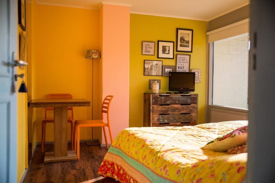 Bed, TV and multimedia, Bedroom