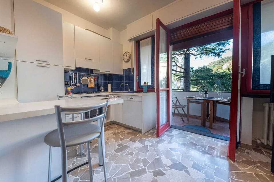 Kitchen or kitchenette, Dining area, dishwasher, oven, stove