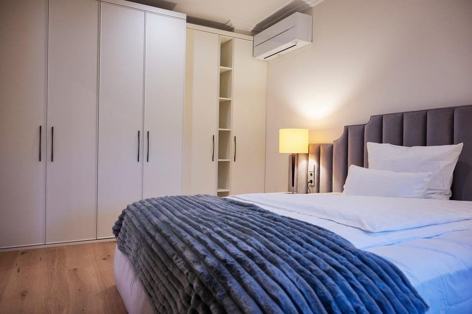 Bed, Photo of the whole room, Bedroom, wardrobe, air conditioner