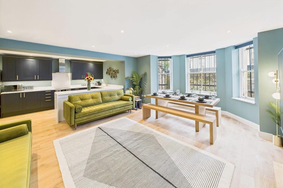 TV and multimedia, Kitchen or kitchenette, Living room, Seating area