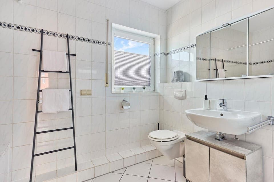 Shower, Toilet, Bathroom, Bath, towels