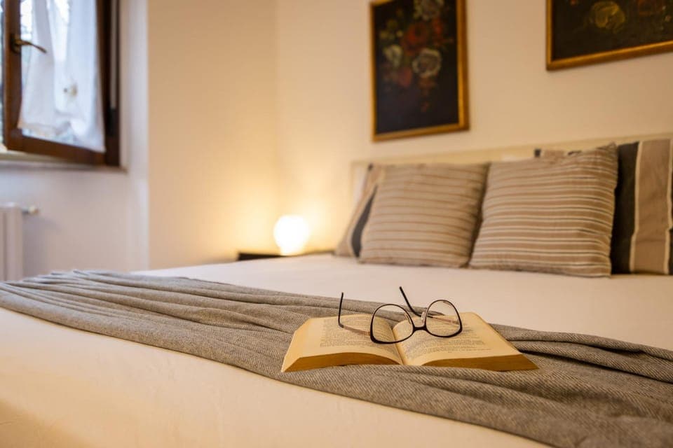 Bed, Decorative detail, Bedroom