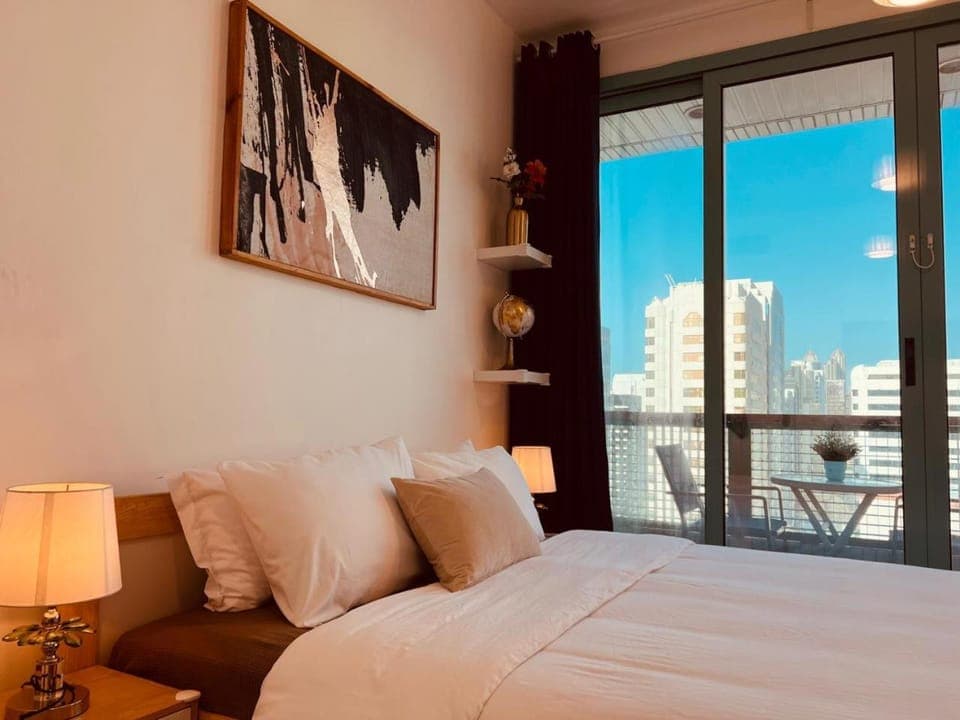 Photo of the whole room, Bedroom, City view