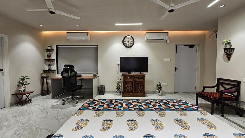 Bed, TV and multimedia, Bedroom, air conditioner