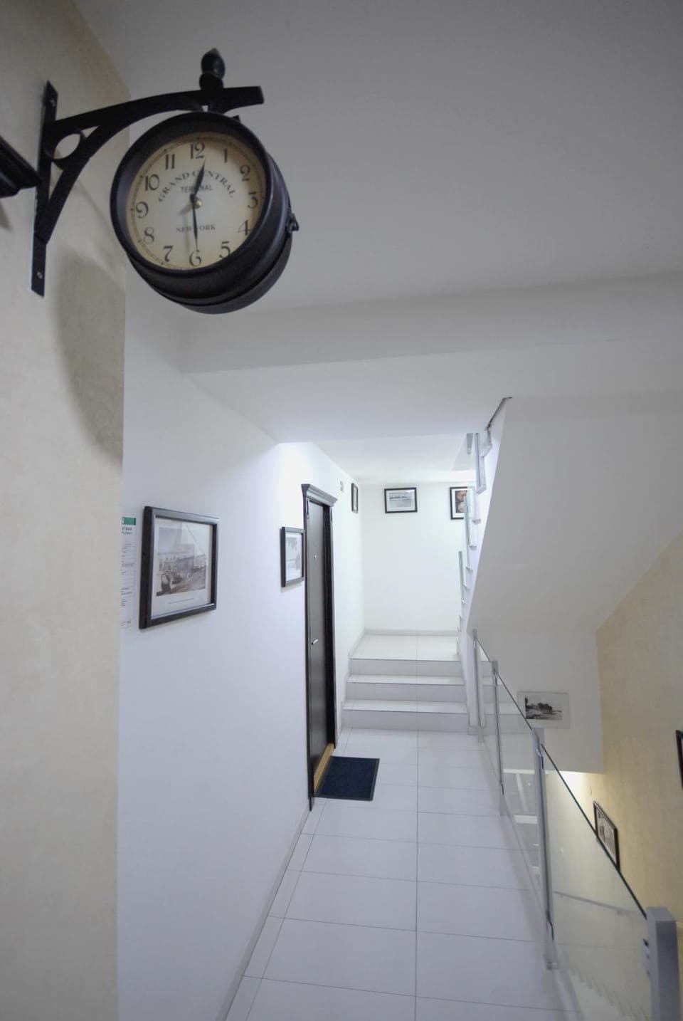 Communal lounge/ TV room, Lobby or reception