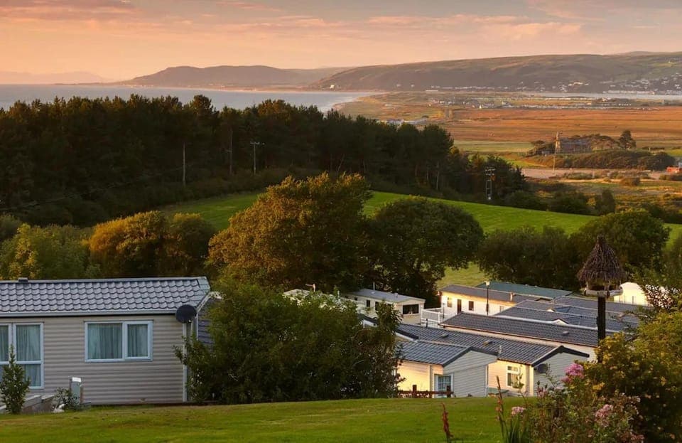 Neighbourhood, Natural landscape