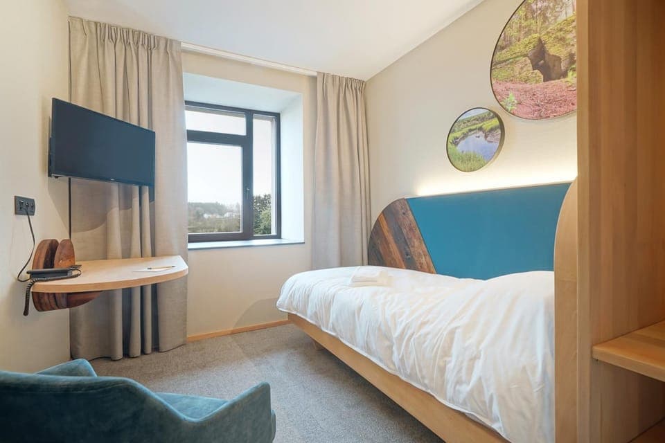 Bed, TV and multimedia, Photo of the whole room, Bedroom, wardrobe