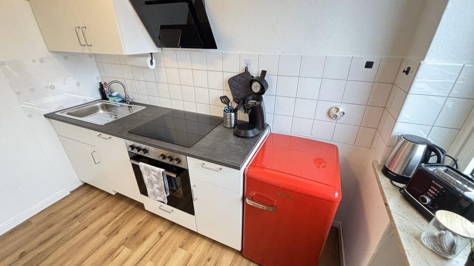 Coffee/tea facilities, Kitchen or kitchenette, dishwasher, oven, toaster, kitchen