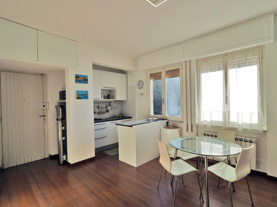 Kitchen or kitchenette, Living room, stove