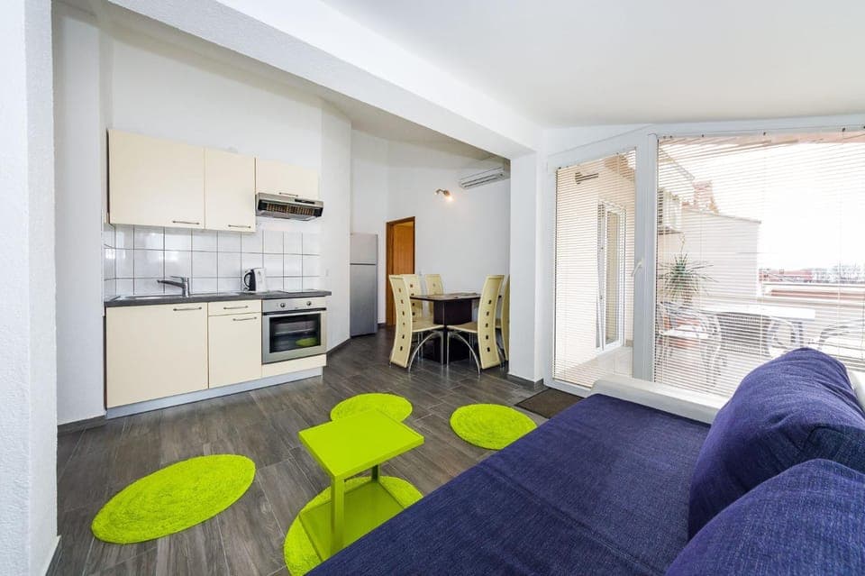 Balcony/Terrace, Kitchen or kitchenette, Living room, Seating area, Dining area