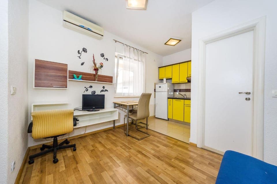 TV and multimedia, Kitchen or kitchenette, Dining area