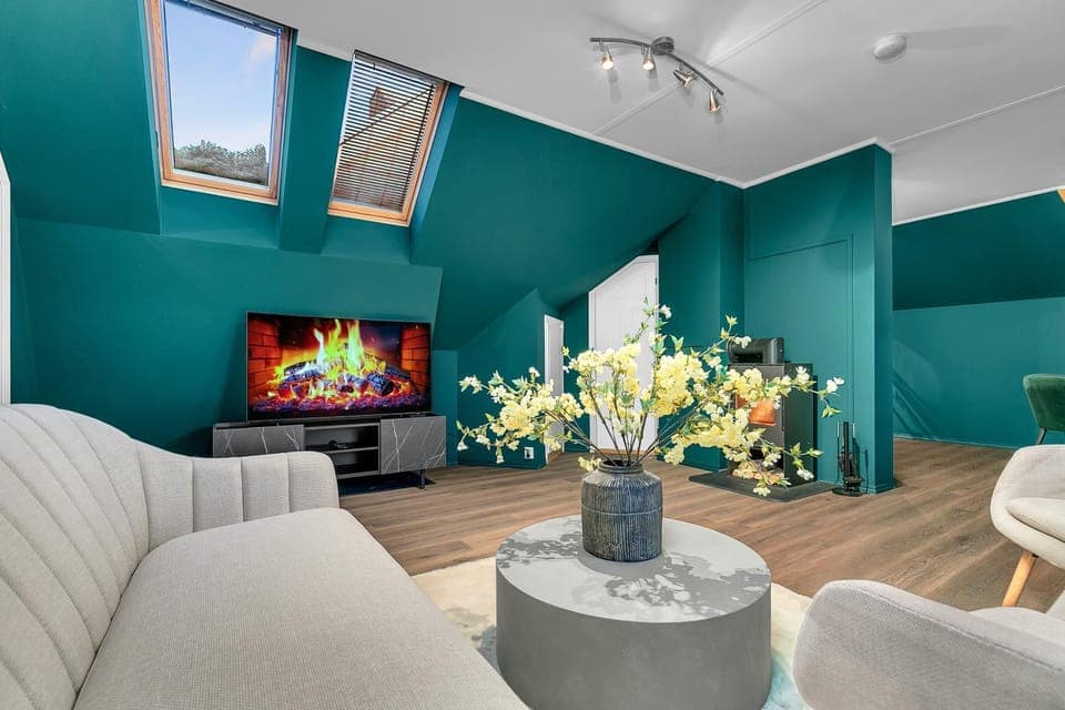 TV and multimedia, Living room, Seating area, fireplace