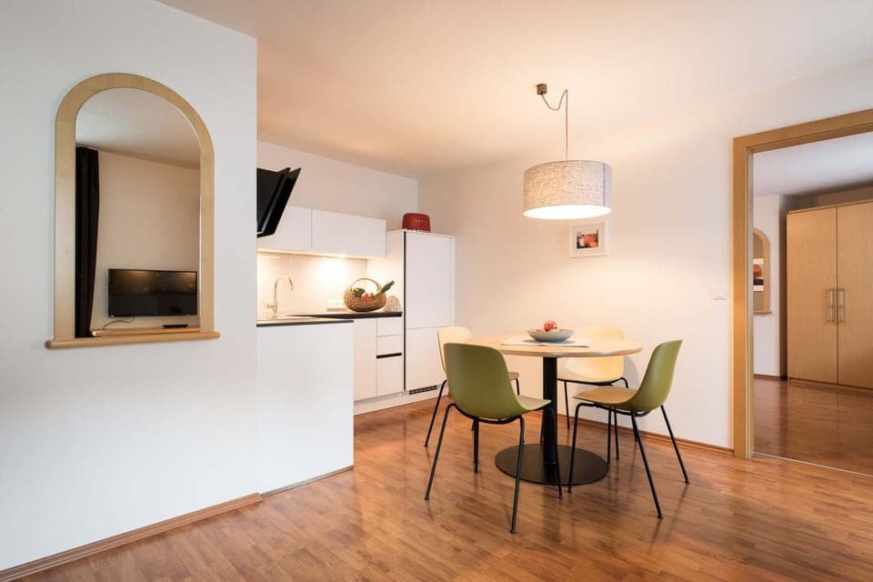 Kitchen or kitchenette, Seating area, Dining area