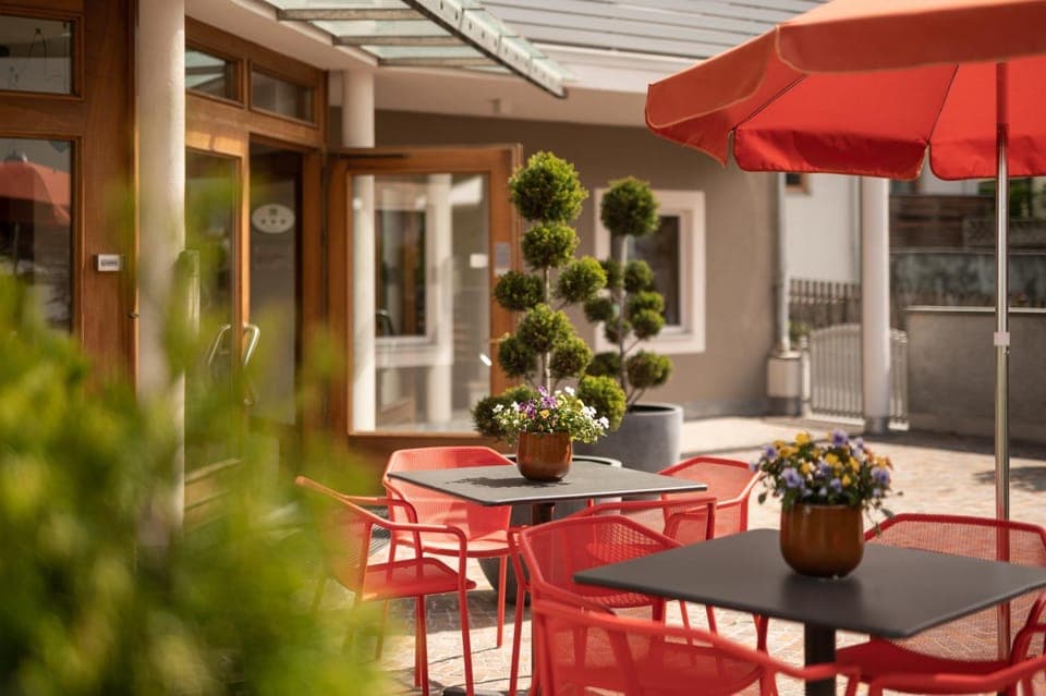 Property building, Patio, Garden, Balcony/Terrace, Garden view