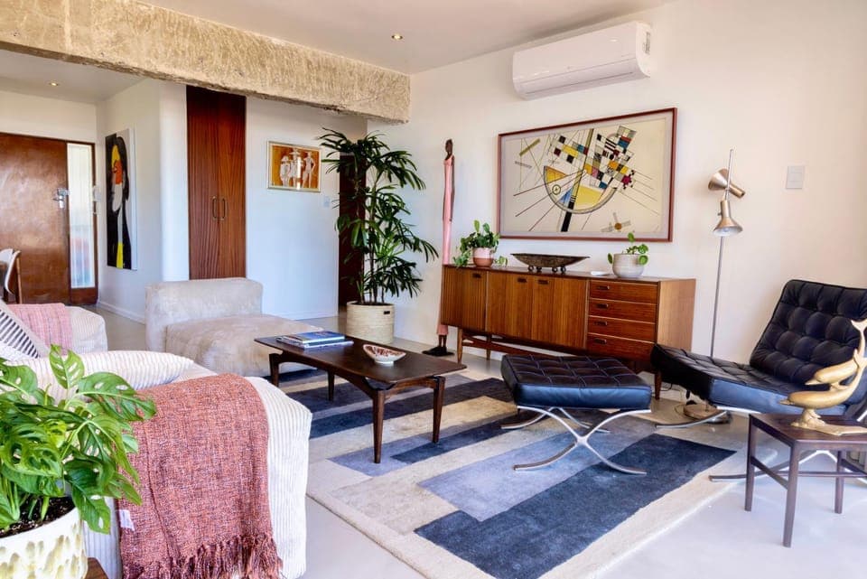 Living room, Seating area, air conditioner
