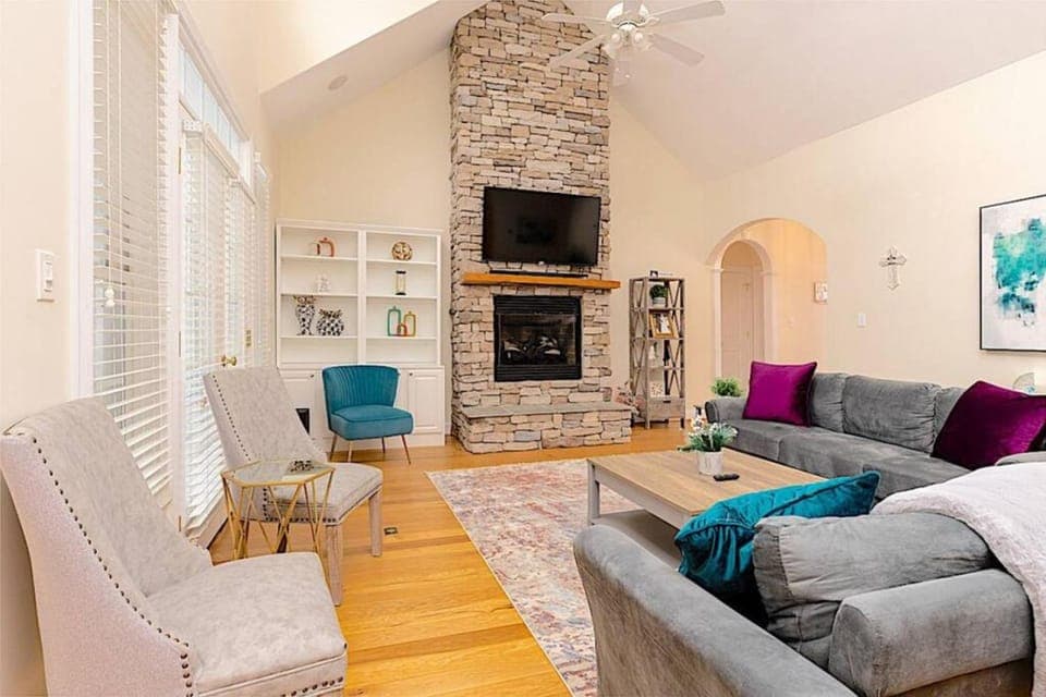 Communal lounge/ TV room, Living room, fireplace