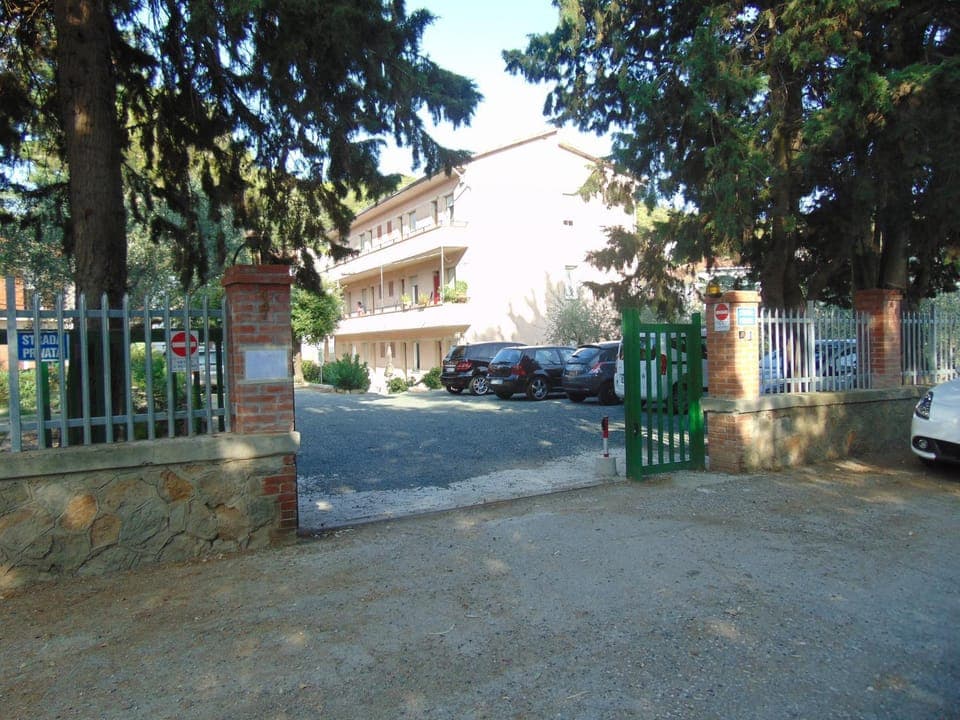 Garden view, Street view