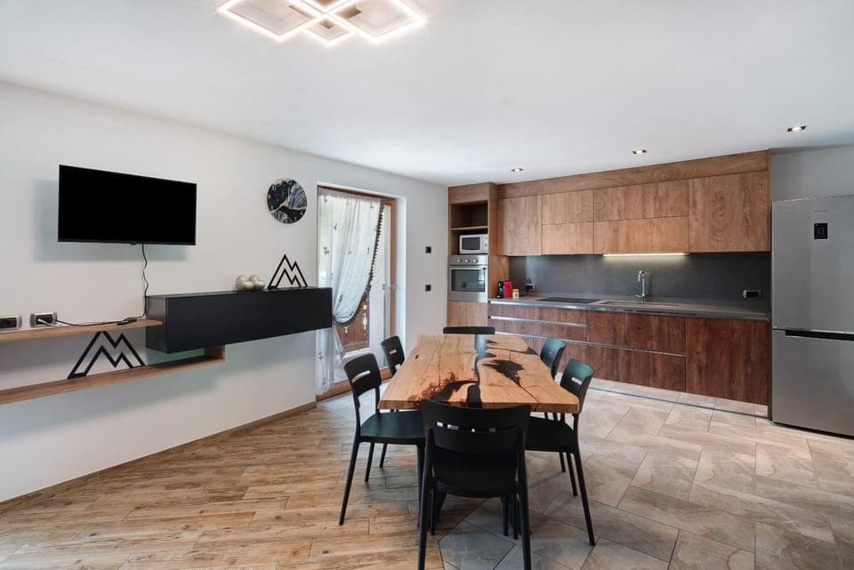 Property building, Kitchen or kitchenette, Living room