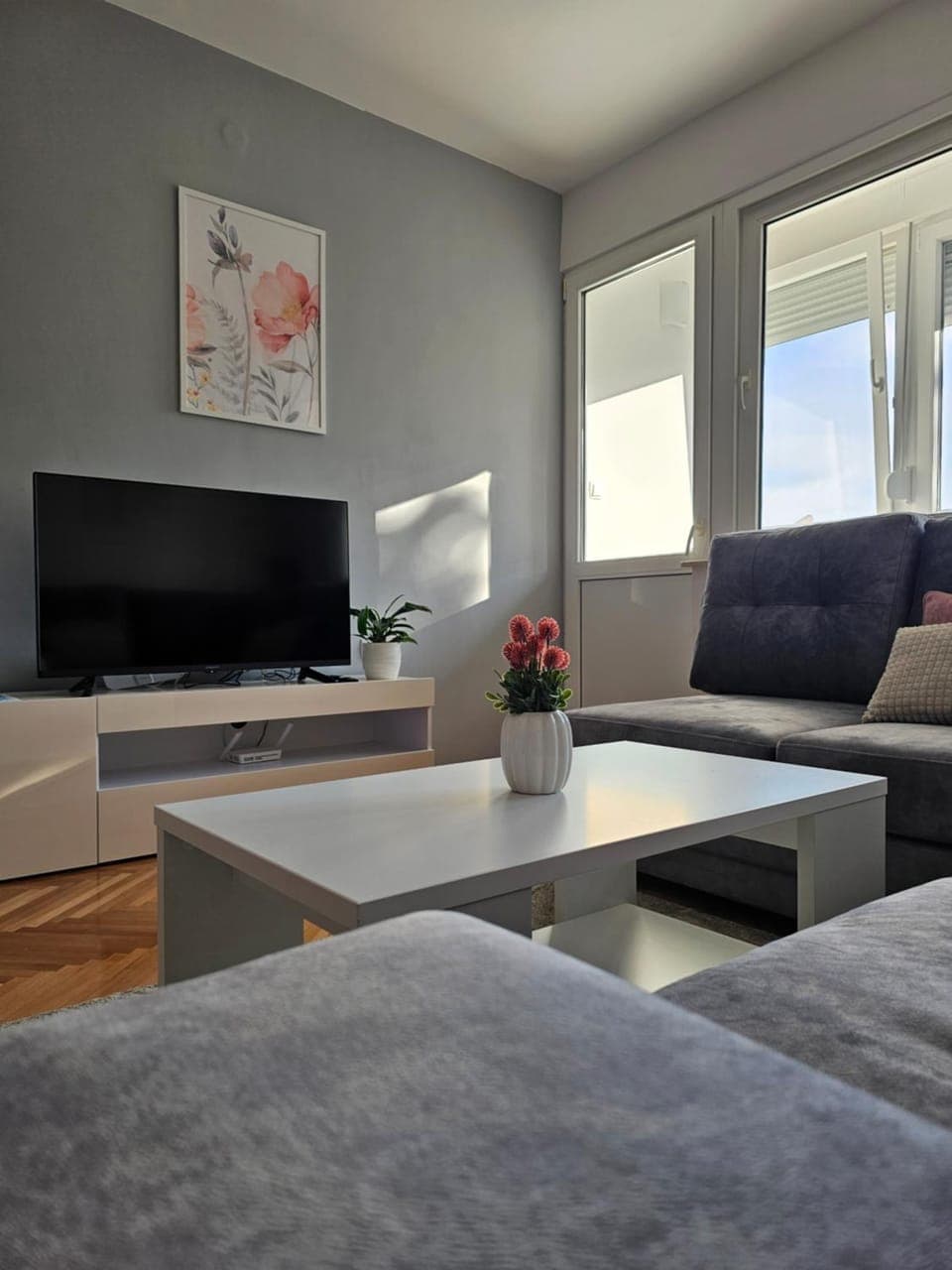 TV and multimedia, Living room, Seating area, internet