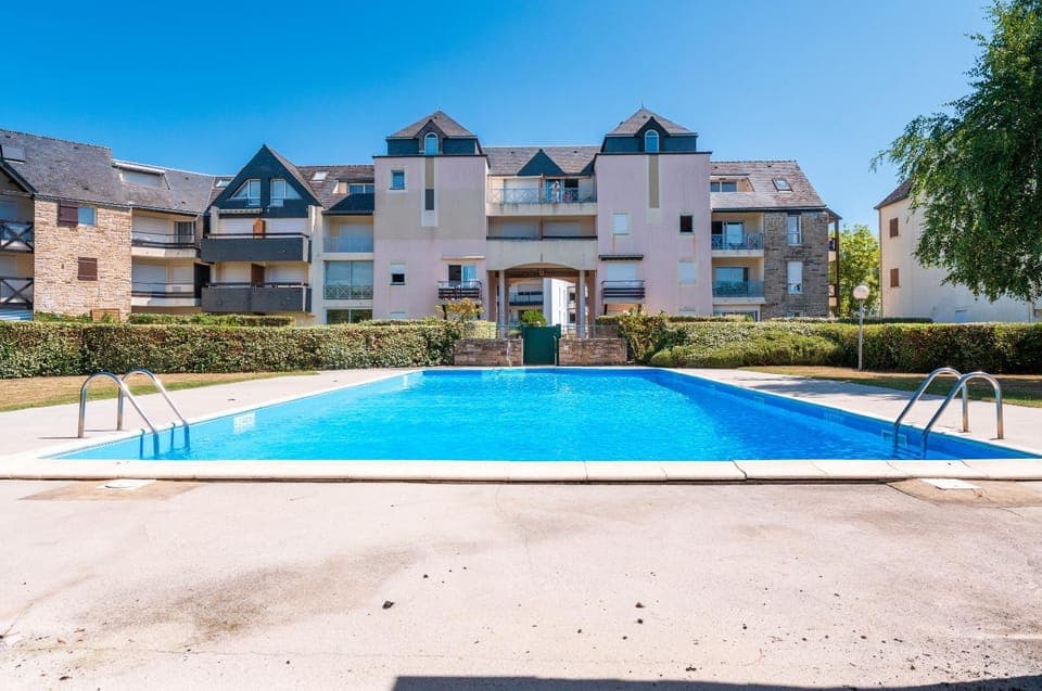 Property building, Swimming pool