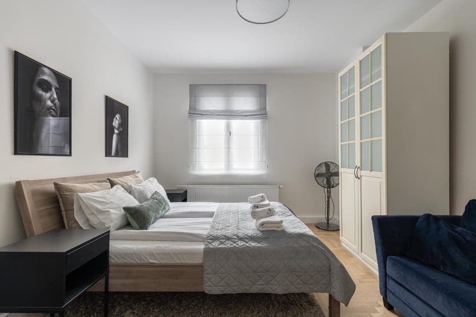 Bed, Photo of the whole room, Bedroom