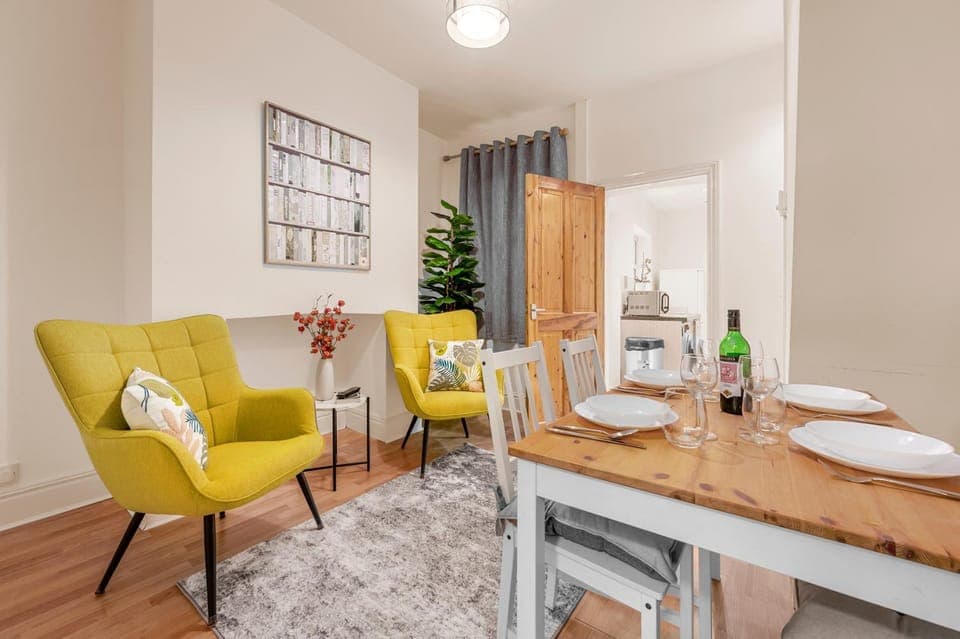 Living room, Seating area, Dining area