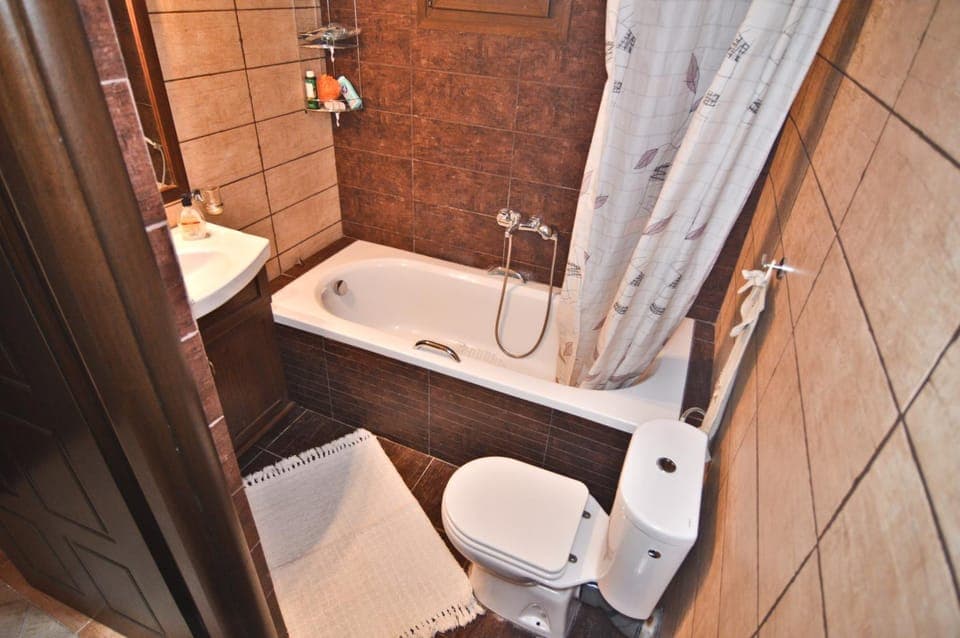 Shower, Toilet, Bathroom, Bath