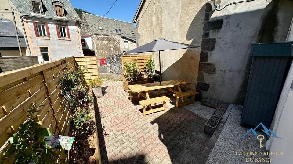 Patio, BBQ facilities, Dining area