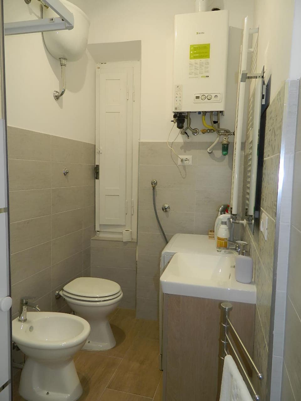 Shower, Toilet, Bathroom, bidet, towels