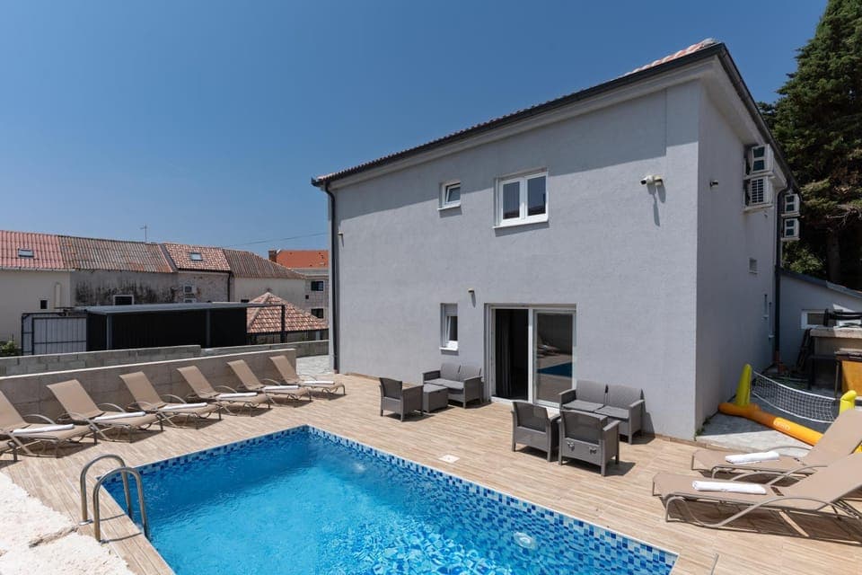 Property building, Patio, Day, Seating area, Pool view, Swimming pool, sunbed