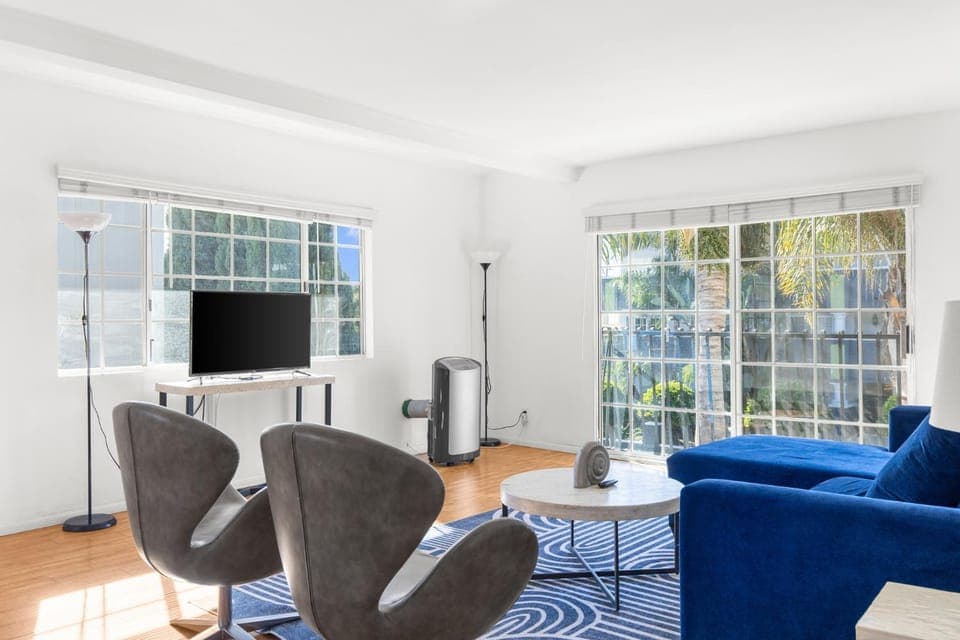 Modern Furnished 2 Bedroom in West LA Apartment in Westwood