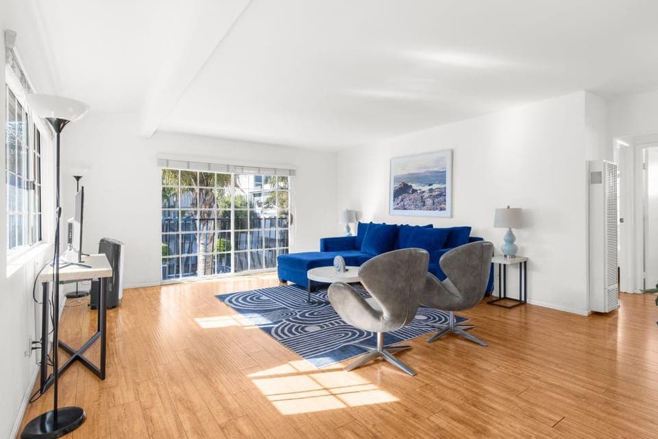 Modern Furnished 2 Bedroom in West LA Apartment in Westwood