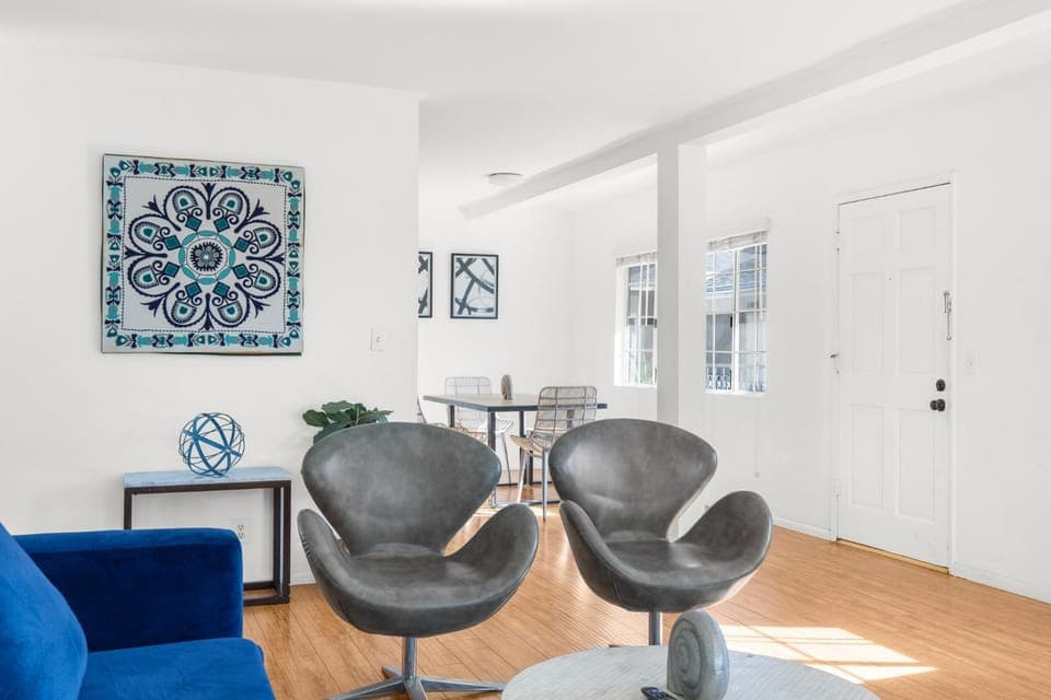 Modern Furnished 2 Bedroom in West LA Apartment in Westwood