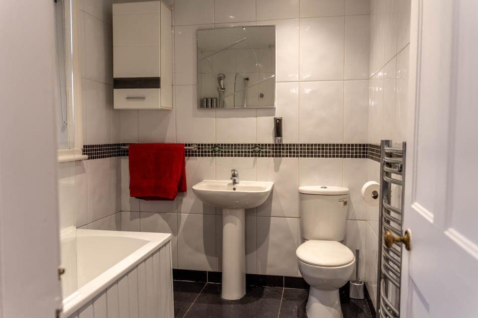 Shower, Toilet, Bathroom, Bath