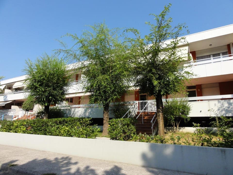 Property building, Facade/entrance, Living room, Seating area