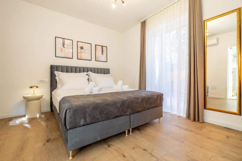 Bed, Bedroom