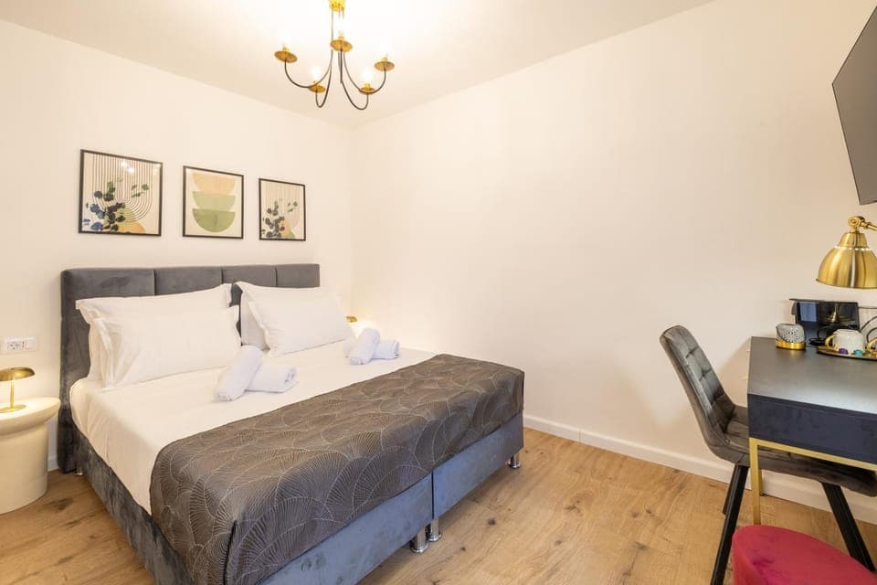 Bed, Photo of the whole room