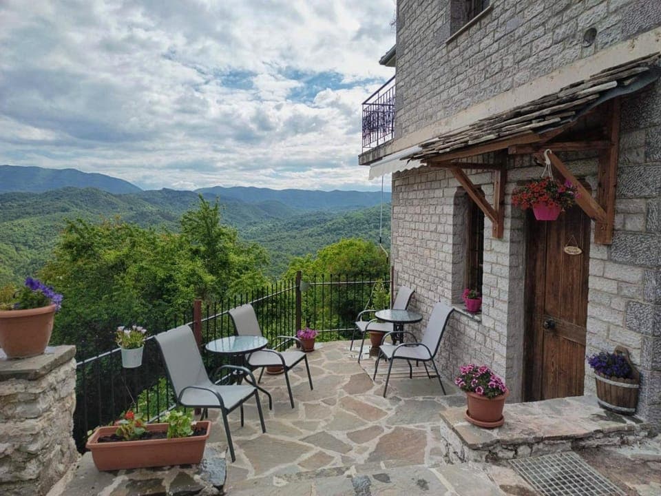 Balcony/Terrace, Mountain view