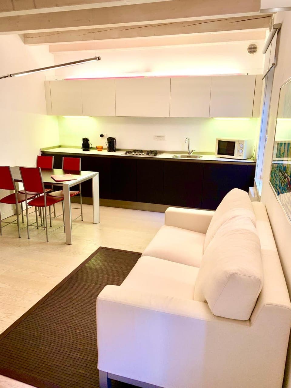 Kitchen or kitchenette, Living room, Seating area, Dining area