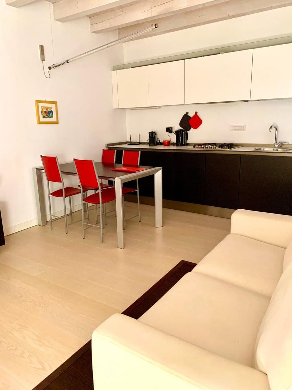 Kitchen or kitchenette, Living room, Seating area, Dining area