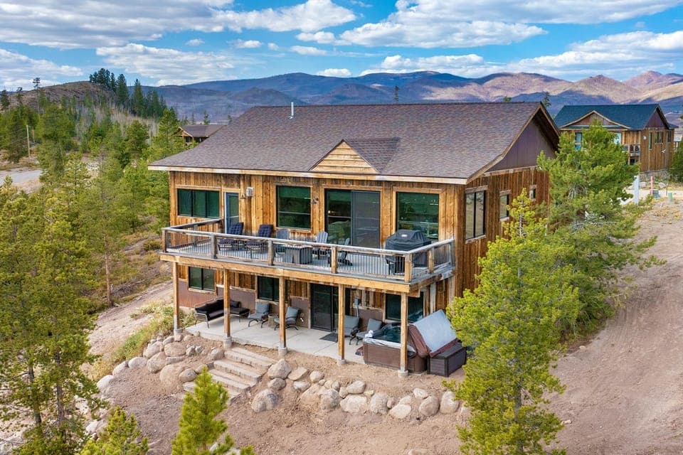 Property building, Natural landscape, Bird's eye view, Mountain view