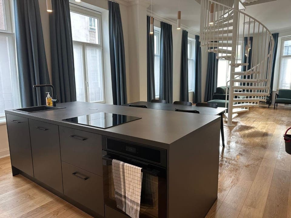 Restaurant/places to eat, Living room, Seating area, Dining area, oven, stove, kitchen