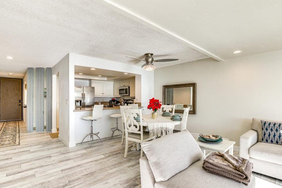Waterfront Condo w/ Dock Access in Carlsbad! House in Carlsbad