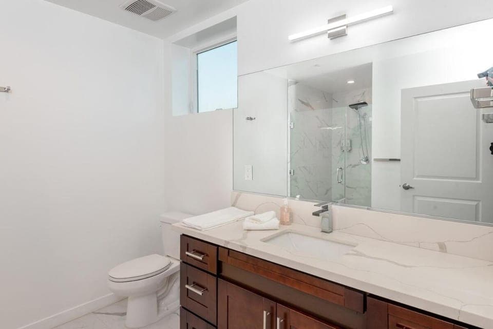 Ultimate Luxurious Penthouse with Private Balcony Apartment in Beverly Hills